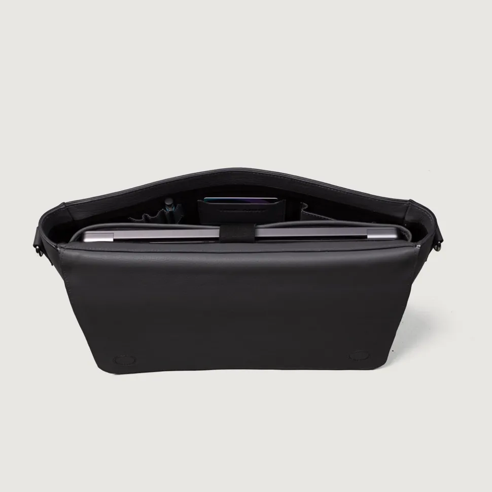 The Carismatico Grey Leather Messenger Bag