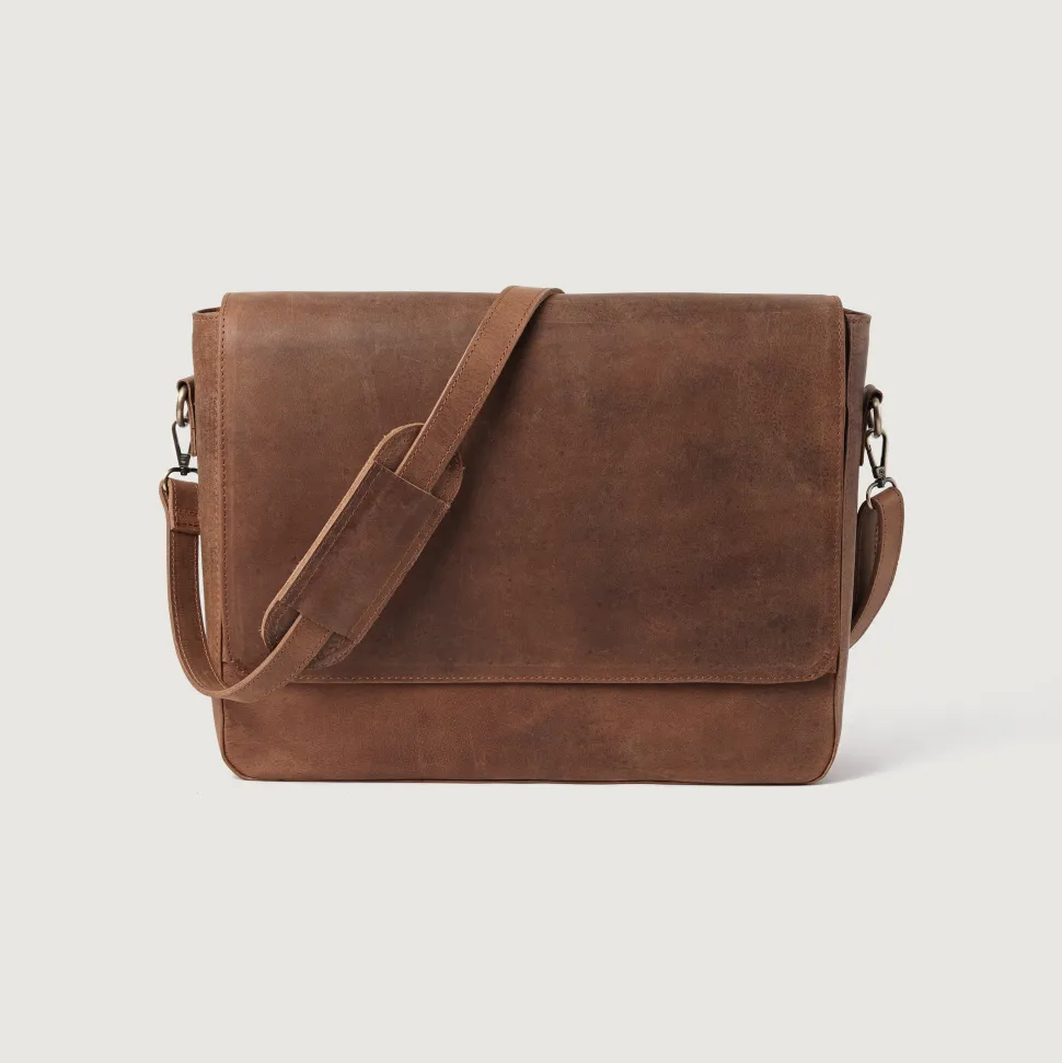 The Carismatico Vintage Tan Brown Leather Messenger Bag